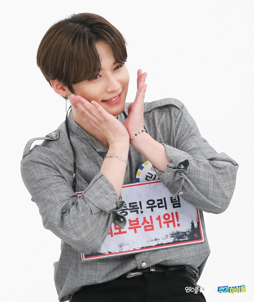 he looks a lot like lee juyeon (tbz) in the first pic right?