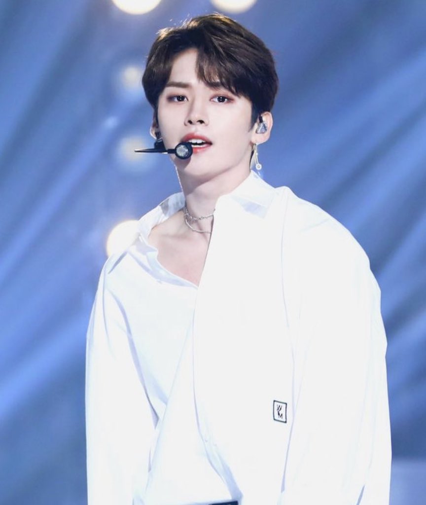 he looks a lot like lee juyeon (tbz) in the first pic right?