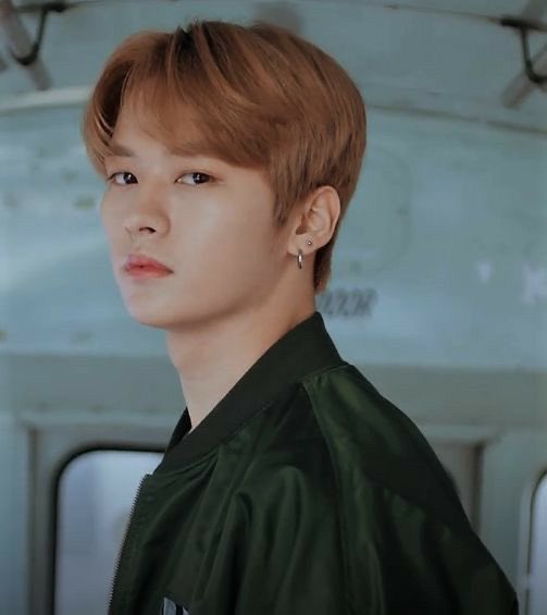 he looks a lot like lee juyeon (tbz) in the first pic right?