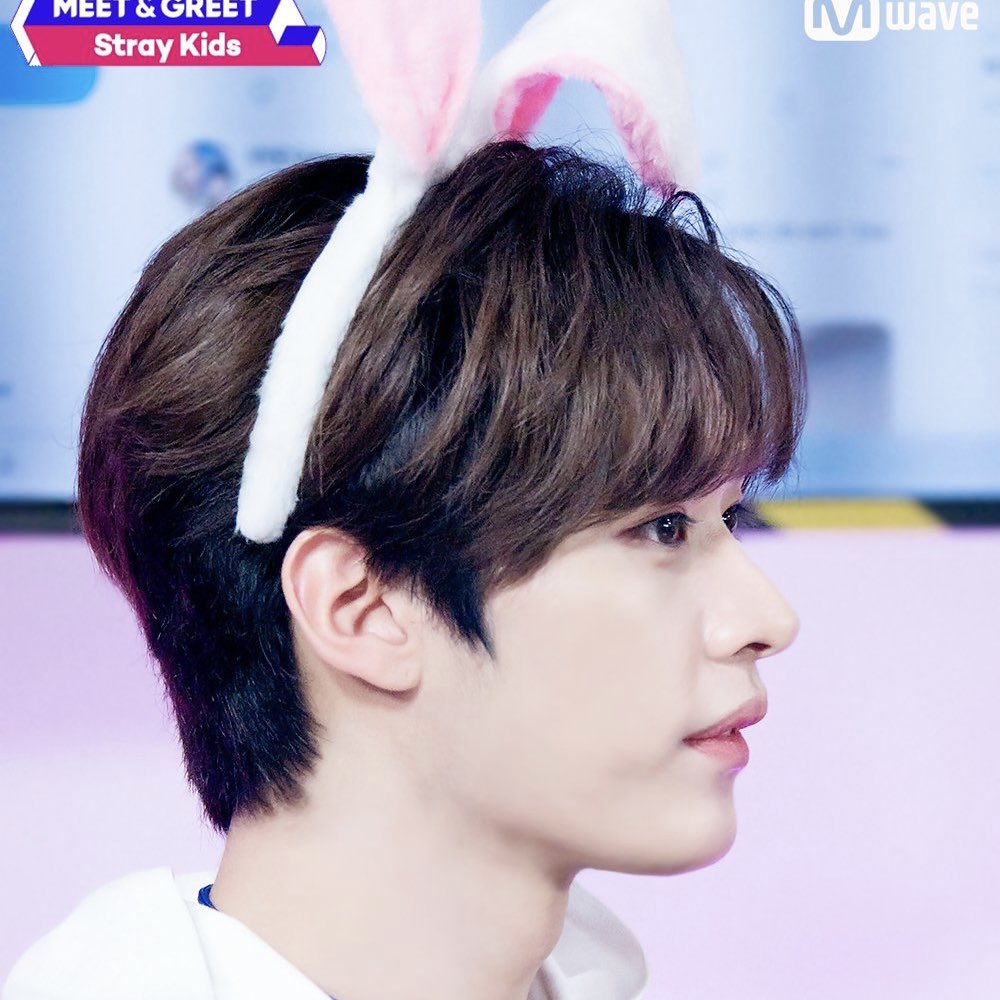 he looks a lot like lee juyeon (tbz) in the first pic right?