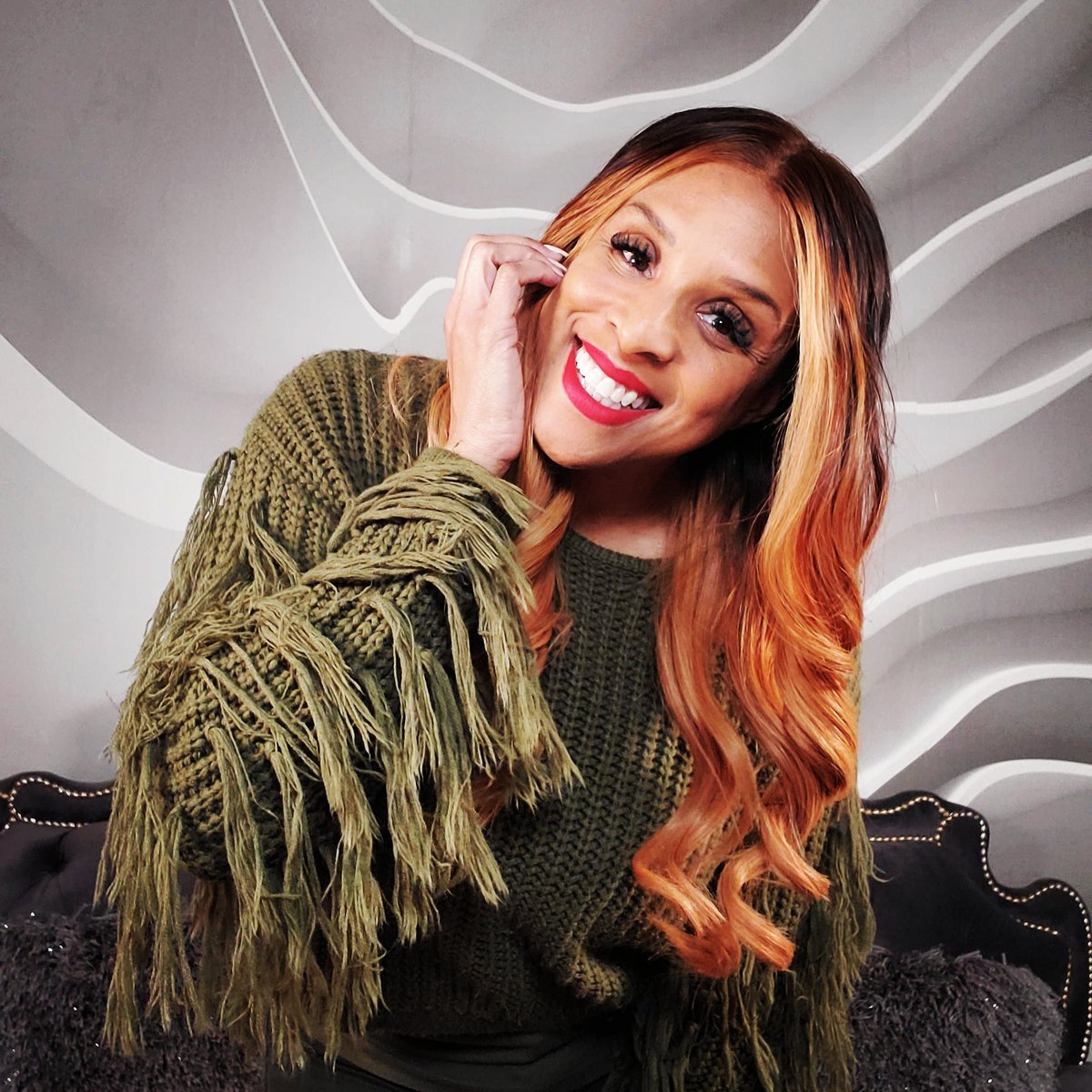 IamLyricHawkins's tweet photo. That feeling when you get to grace a platform and speak to women about tapping into thier Inner Rockstar and pulling out the Greatness within! 
⭐
⭐
⭐
#LyricHawkins #SerialEntrepreneur #Rockstar360 #LifeAndTimes360 #BrandingLikeARockstar #CreateYourOwnHype #FemaleEntrepreneurs https://t.co/7t9g5GqPRH