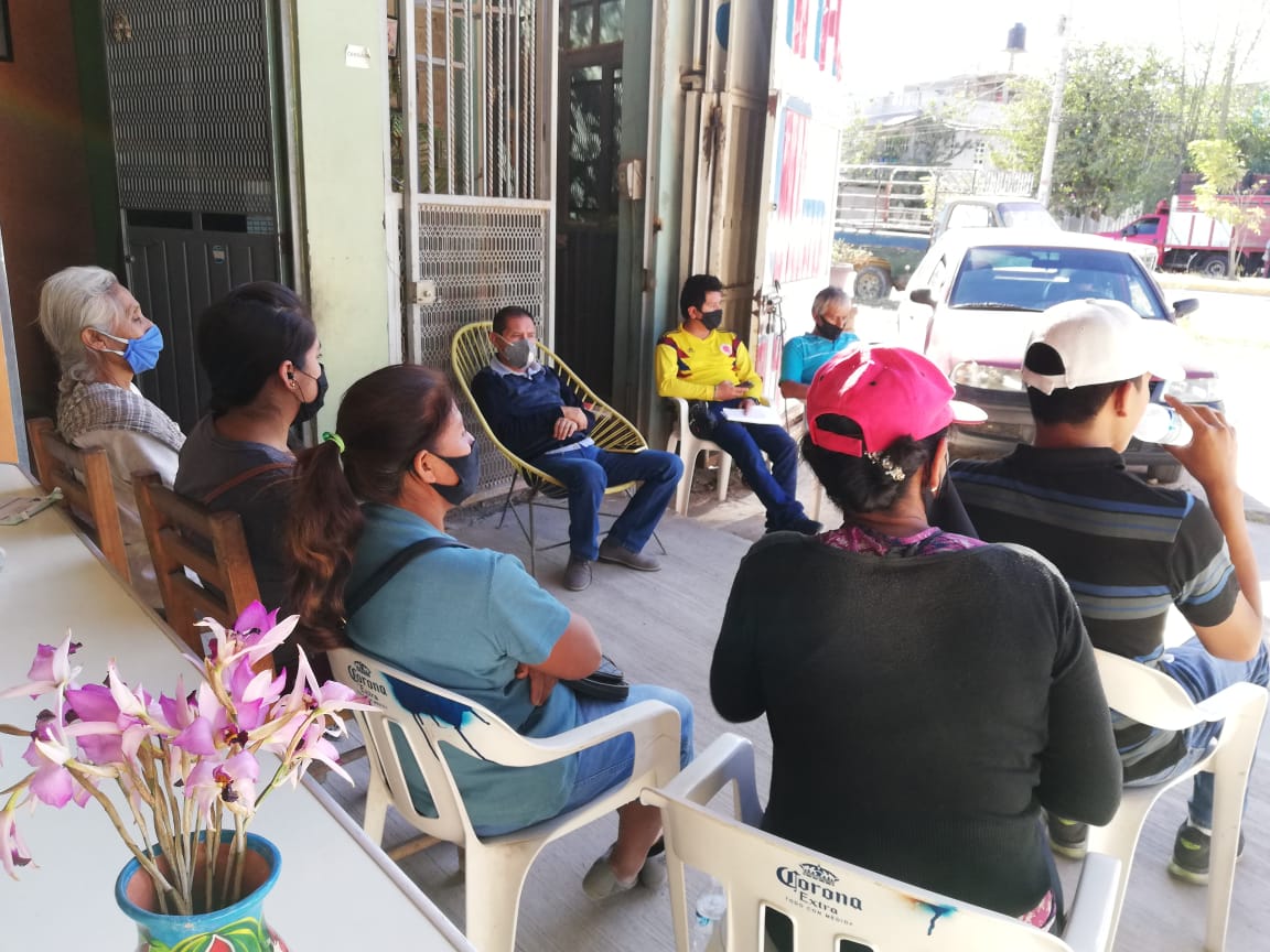 Hoy tuvimos la oportunidad de platicar con nuestros amigos de Lodo Grande y Los Magueyes. 

Es importante escuchar y conocer las inquietudes de todas nuestras comunidades.

¡Seguimos trabajando!

#ChilapaNosUne