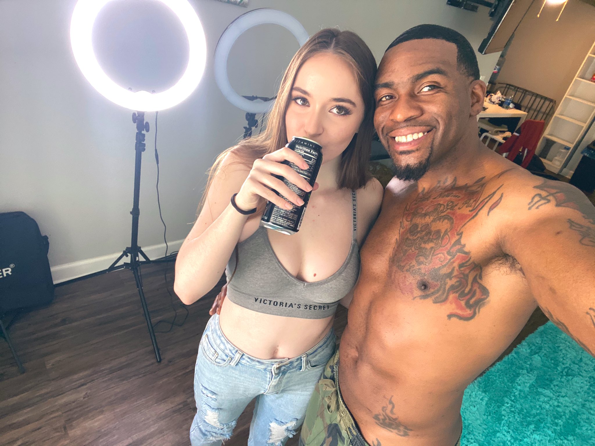 👑 MAJOR WORK! 👑 on X: My homie @hazelmoorexxx stop by today 💕🔥 and  showed love ... t.co0B5ogdLJ8K  X