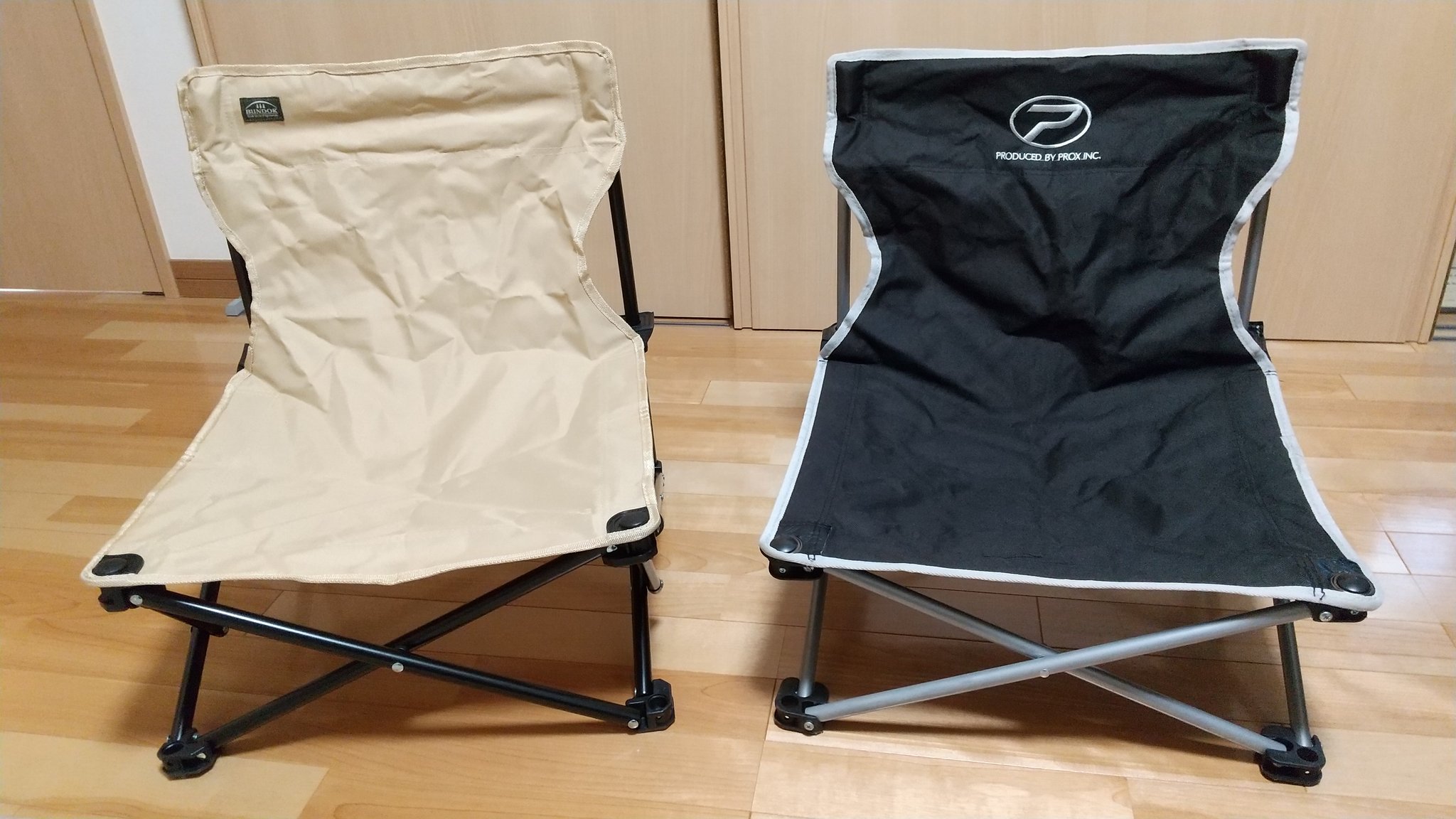ぼる バンドックのローチェアが届いたの巻 左がバンドックで右がキャンプライフ初期に使ってたプロックスのあぐらイス 収納は同じくらいだけど 座面の高さはバンドックのほうが少しだけ高い 次のおキャンプで使うのが楽しみだ 計画を立てねば