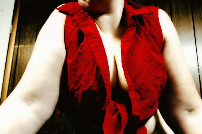 Little White Lilly’s pics and videos