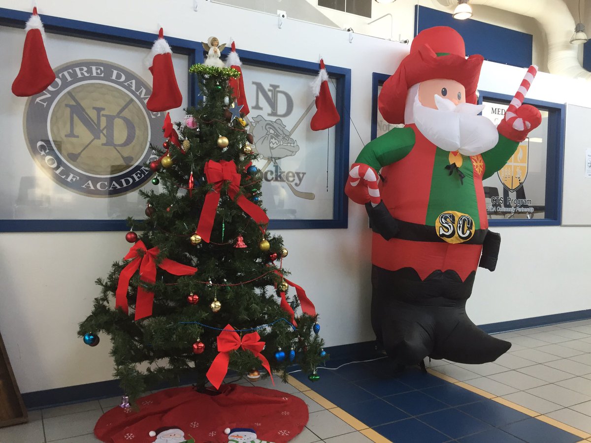 NotreDame_MH's tweet image. It’s the season and big thanks to these students for helping decorate the #library and #commonarea  “SC” Santa Cowboy 🤠 rides again!!!