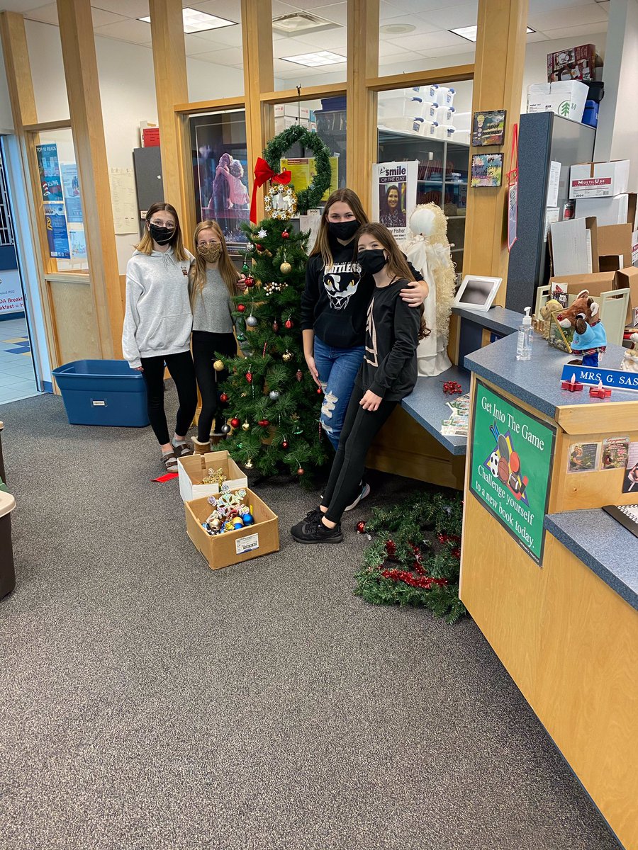 NotreDame_MH's tweet image. It’s the season and big thanks to these students for helping decorate the #library and #commonarea  “SC” Santa Cowboy 🤠 rides again!!!