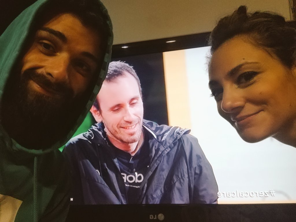MalandrinMatteo's tweet photo. A mezzonatte son 31 e con il #vardipuntata e @zerocalcare che mi canta buon compleanno, spengo le candeline! @welikeduel @zdizoro https://t.co/yBPSSkMSRi