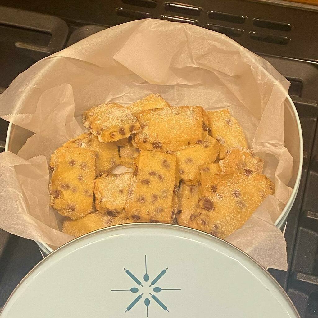 kevlar316's tweet photo. @dj_en_le_frith Youโve been mixing, well so have I! ๐๐๐ #Baking #ChocolateChipShortbread
@rach_hoursoffun https://t.co/xeph1wYZi7 https://t.co/amp8LZs3OF