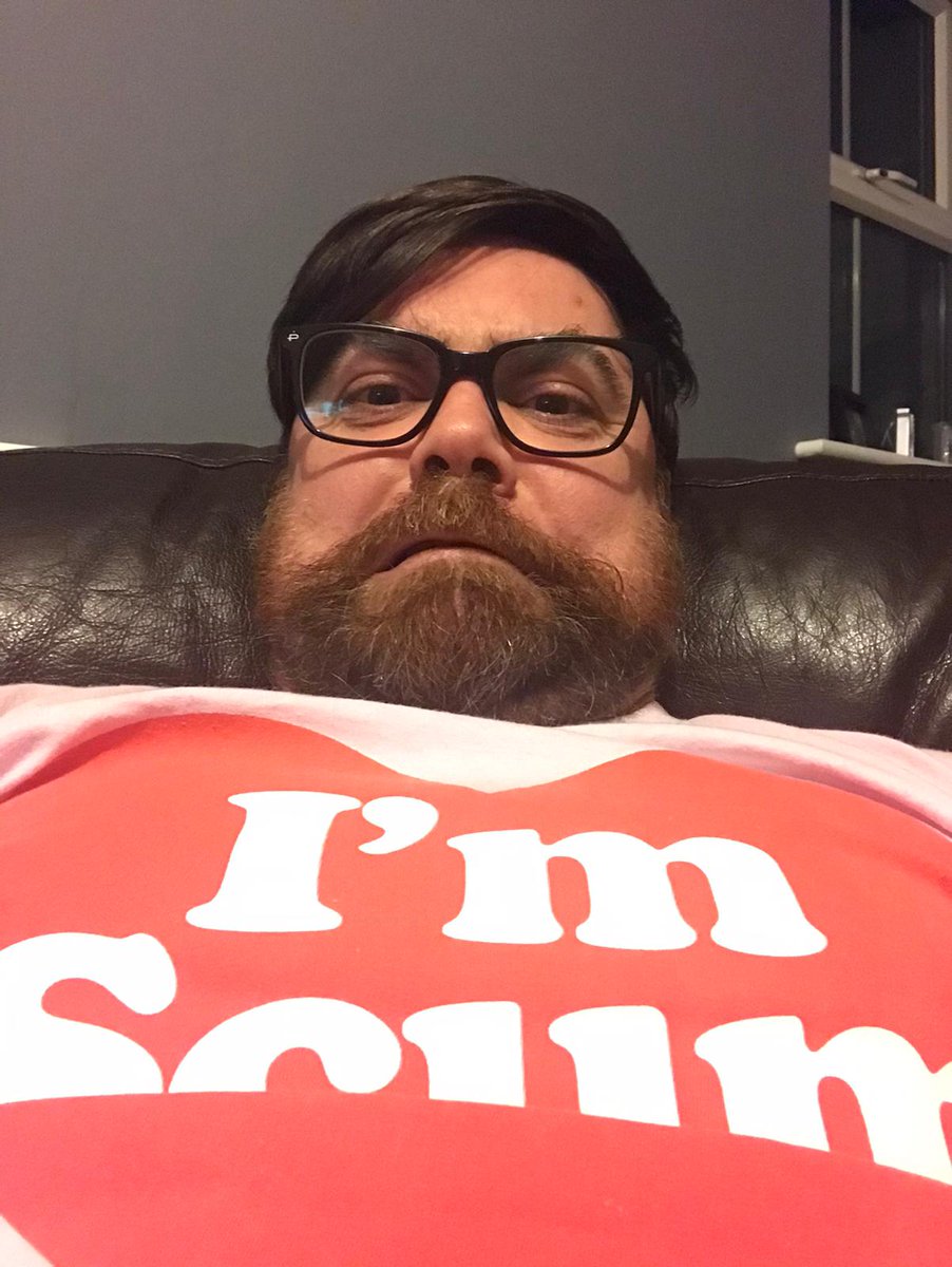 Tommo2406's tweet photo. Why has my boyf turned into Jim Royle 😂 😂 #specsy #myarse #youhavingthatonebarb  @UncleMike1977 https://t.co/dmoykKO98J