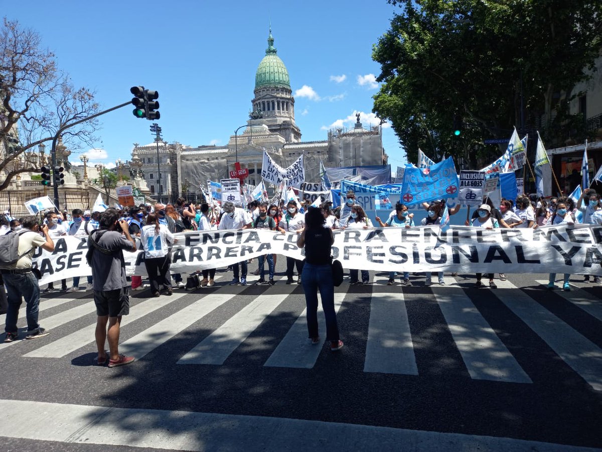 VeryLandy's tweet image. Enfermería reclamando por el reconocimiento como profesionales de salud y sueldo DIGNO 🇦🇷Ciudad AUTÓNOMA de Buenos Aires @horaciorlarreta @FernanQuirosBA @ginesggarcia @carlavizzotti @SantoroLeandro @Solanopo @MontenegroViki @C5N @A24COM @teleSURtv @ActualidadRT @AgenciaTelam