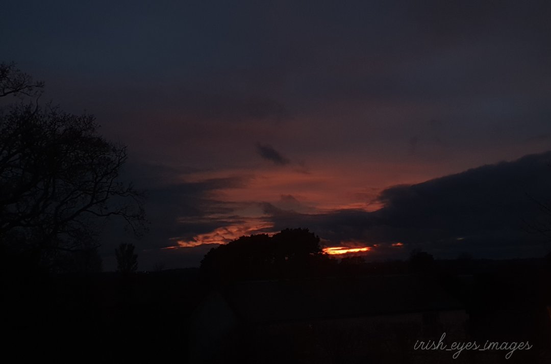 Purple skies 💜 

@KildareMet @intokildare #raw_skies #raw_colours #skies #Beautifulnight #takeamoment4mind