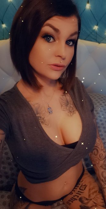 Welches Outfit gef&auml;llt Dir am besten? https://t.co/CdmVSGULSs