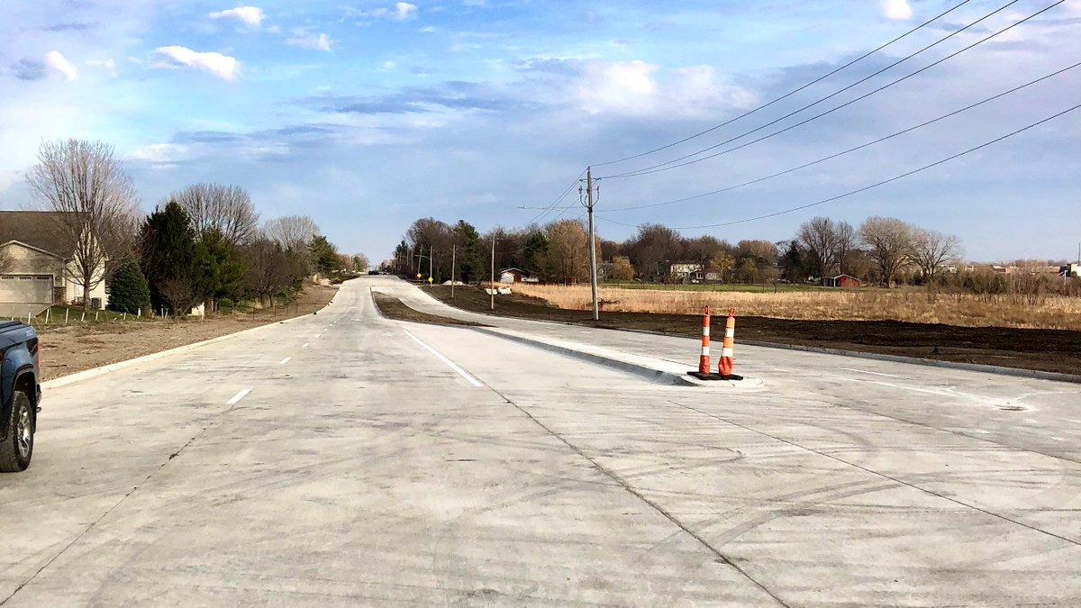 cityofjohnston's tweet photo. 𝗡𝗪 𝟱𝟰𝘁𝗵 𝗔𝘃𝗲𝗻𝘂𝗲 𝗣𝗿𝗼𝗷𝗲𝗰𝘁 𝗨𝗽𝗱𝗮𝘁𝗲! 
The beautiful weather helped with construction this week and NW 54th Avenue will officially open today, Friday, Nov. 20 at 5 p.m. 

Over the next two weeks, cleanup and stabilizing will be performed to prepare for winter. https://t.co/Uy93Hbidxj