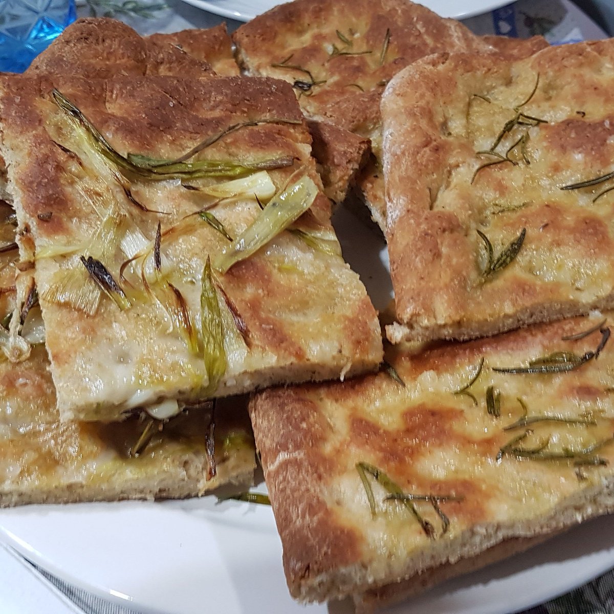 anna_pria's tweet photo. Focaccia integrale con cipollotto e rosmarino #chefmax https://t.co/NPAg2erXKq