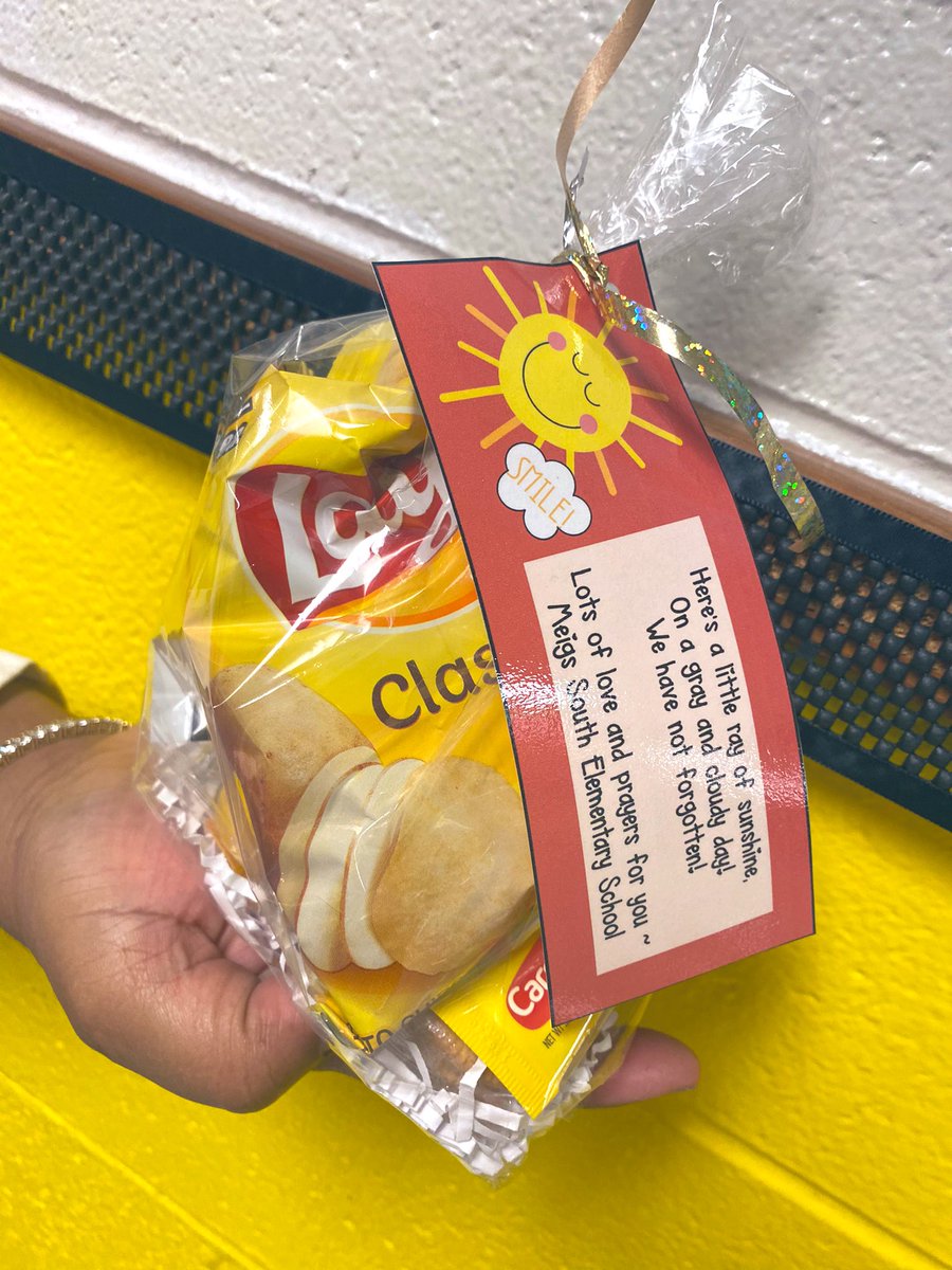 WoodmoreEagles's tweet photo. We have had a hard time gathering the words to say #MeigsSouthElementary. We know the heartbreak & hardships you are facing. We hate we have this is common. Today, we can’t explain how much your thoughtfulness means. We are here for you. Thank you for being there for us today. https://t.co/LqNUBvELLo