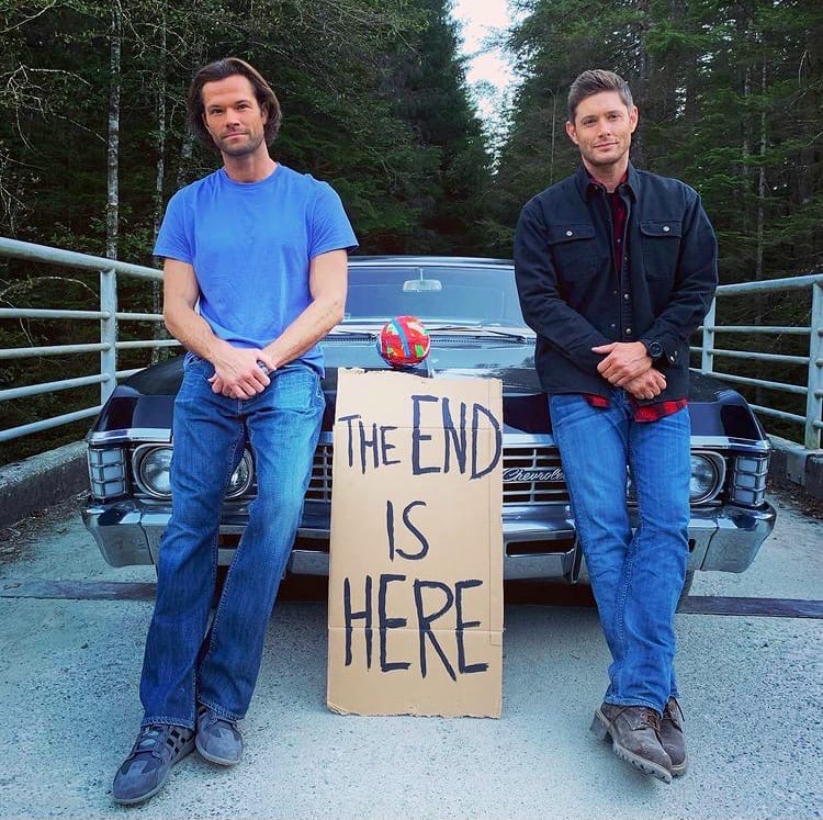 Su_per_Natural's tweet photo. #instagram@supernatural
Мячик из разметочной ленты: «Конец. #final #spncrew #spnfamily #forever #thisishowweroll» https://t.co/0FqxejJOPC