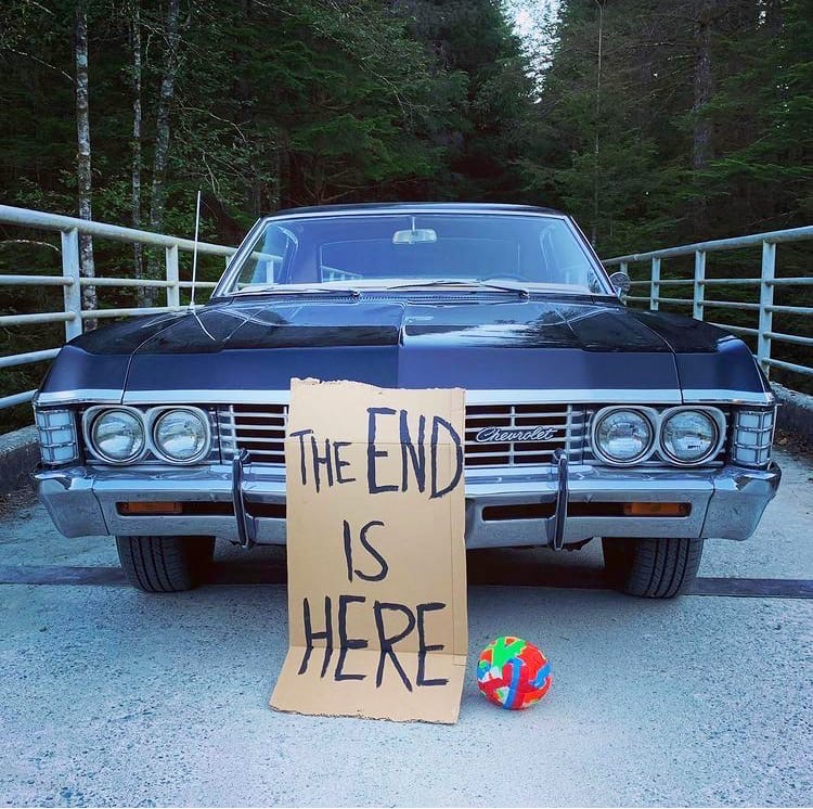 Su_per_Natural's tweet photo. #instagram@supernatural
Мячик из разметочной ленты: «Конец. #final #spncrew #spnfamily #forever #thisishowweroll» https://t.co/0FqxejJOPC