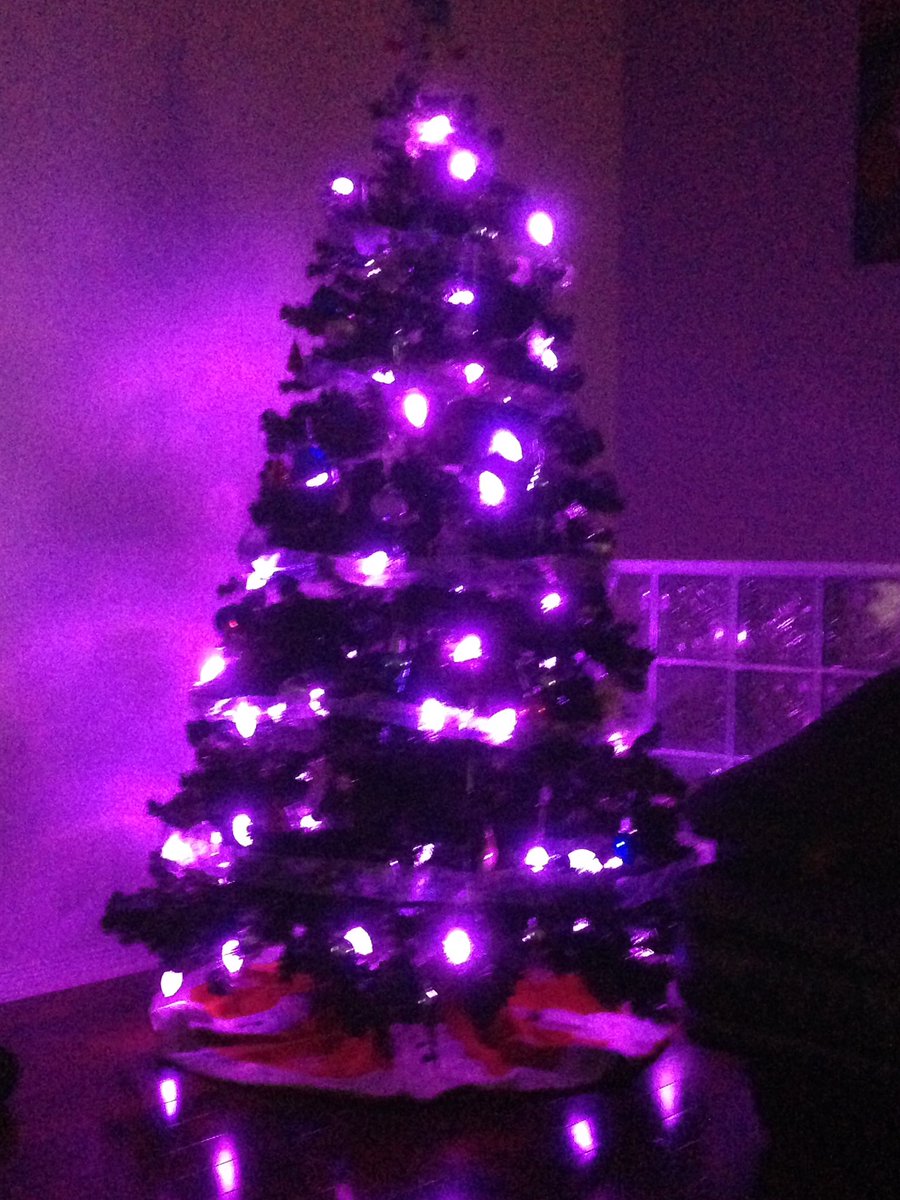 Dagenator's tweet photo. Always nice to have our #Christmas tree up! These #applights are awesome! #holidays https://t.co/MZlcEOaWRL