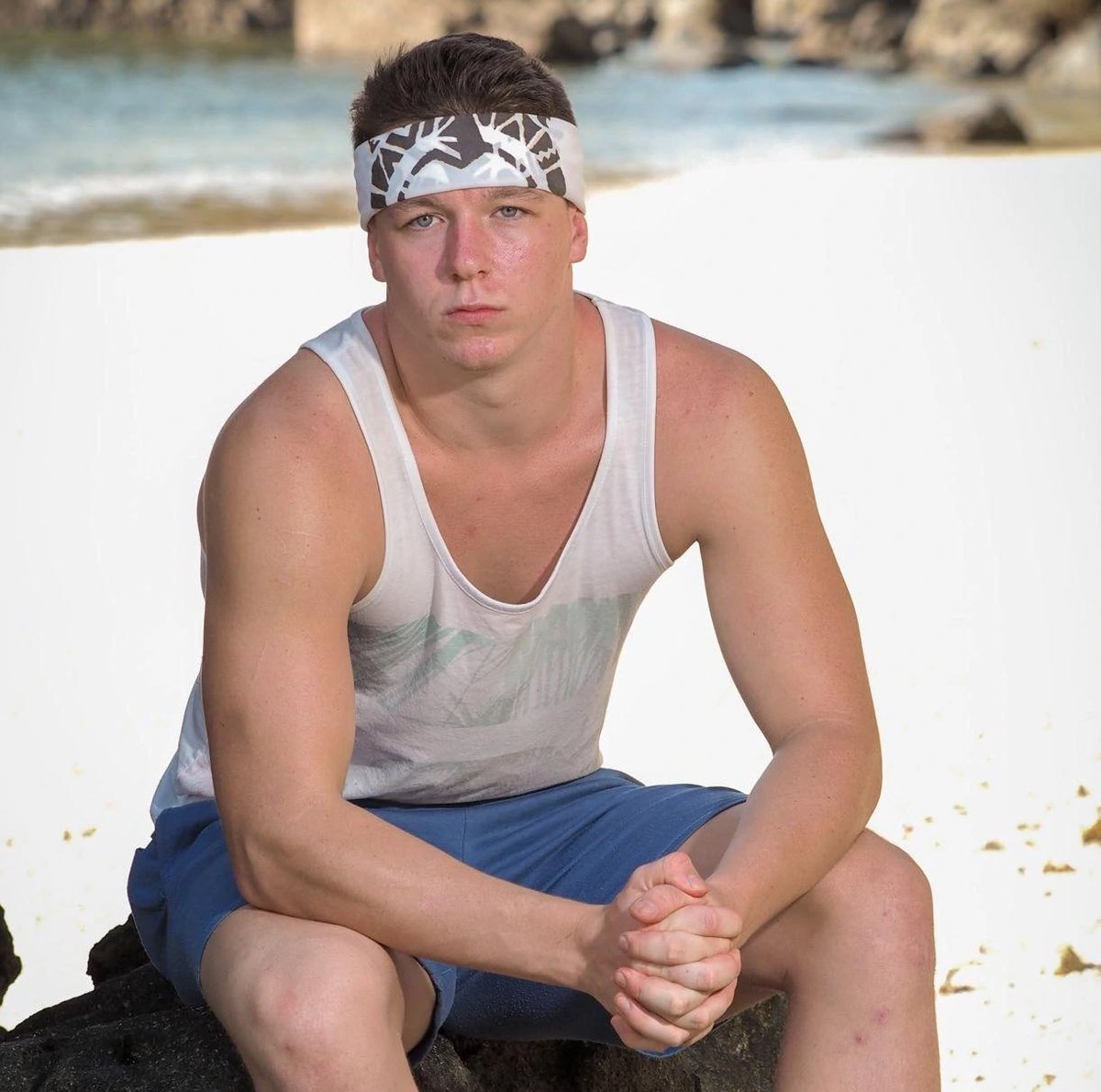 Tunebiatch's tweet photo. Loïc c’est le seul candidat de l’histoire de koh lanta qui a glow up pendant l’aventure #KohLanta https://t.co/iIlUegckJO