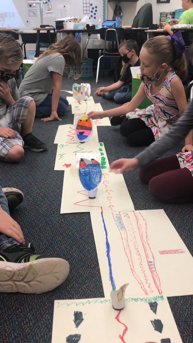 lekadegroot's tweet photo. We had fun coding Macy’s Day Parade with @Ozobot! Students had a blast designing their own “balloons” for the parade! #1stchat #k8cs #celebrateLPS @CitrusSchools @CitrusEdTech https://t.co/9mBc9gOkWe