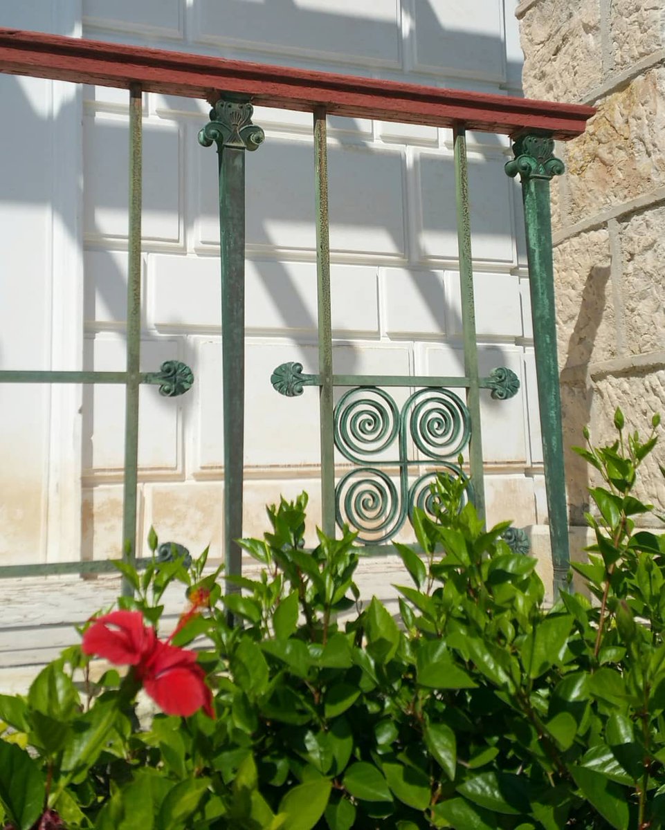 terrace on topunder the pergolawould be especially back then when it wasn't so built upsee the sunsets & stars, so peacefuljust the clink of the boatsWe do , however, have that in Scotland in abundance.