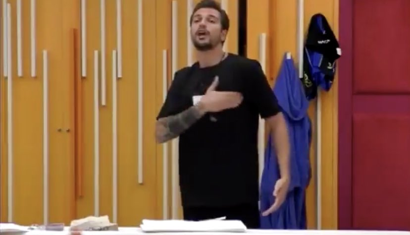 ineedalcool's tweet photo. STA SERA ZELLETTA IL PIÙ COERENTE DI TUTTI
#GFVIP https://t.co/KLk7pnkdGw