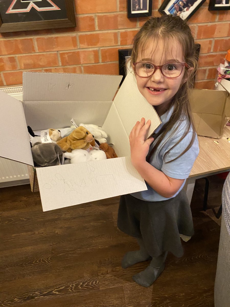 SamBaileyREAL's tweet photo. This kid loves her new #Petooties @petootiespets @jazwares @concordemedialondon. She has named them all already!! Sooo cute! https://t.co/kVwEdQZXcR