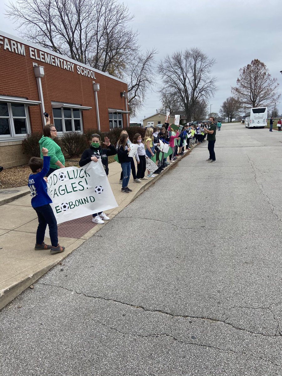 OrchardFarmElem's tweet photo. Tons of Eagle Pride going along the main drive on campus this afternoon as we cheered on our state championship game bound boys soccer team! #ofarmpride  #ofesleads @OFEaglesSoccer https://t.co/diLAf7aksk