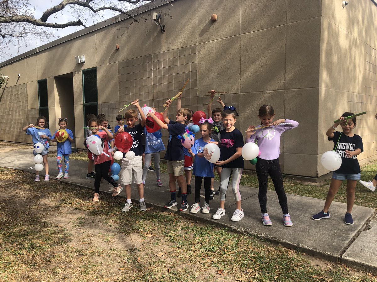 Mstakes_wce's tweet photo. Stakes Smarties had a great time designing and creating balloon floats after reading “Ballons Over Broadway” this week!  We had our very own parade too! @HumbleISD_WCE https://t.co/2hLdFQtwbJ