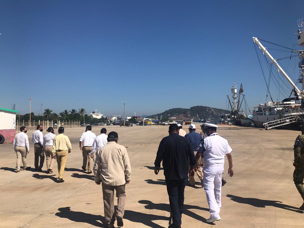 MarinaComision's tweet photo. Los Diputados miembros de la Comisión de Marina, arrancaron su gira de trabajo de este fin de semana en la @APIMazatlan, donde se reunieron con el personal para conocer sus problemáticas y seguir construyendo soluciones legislativas en favor de este sector. https://t.co/DEyzXTSirV