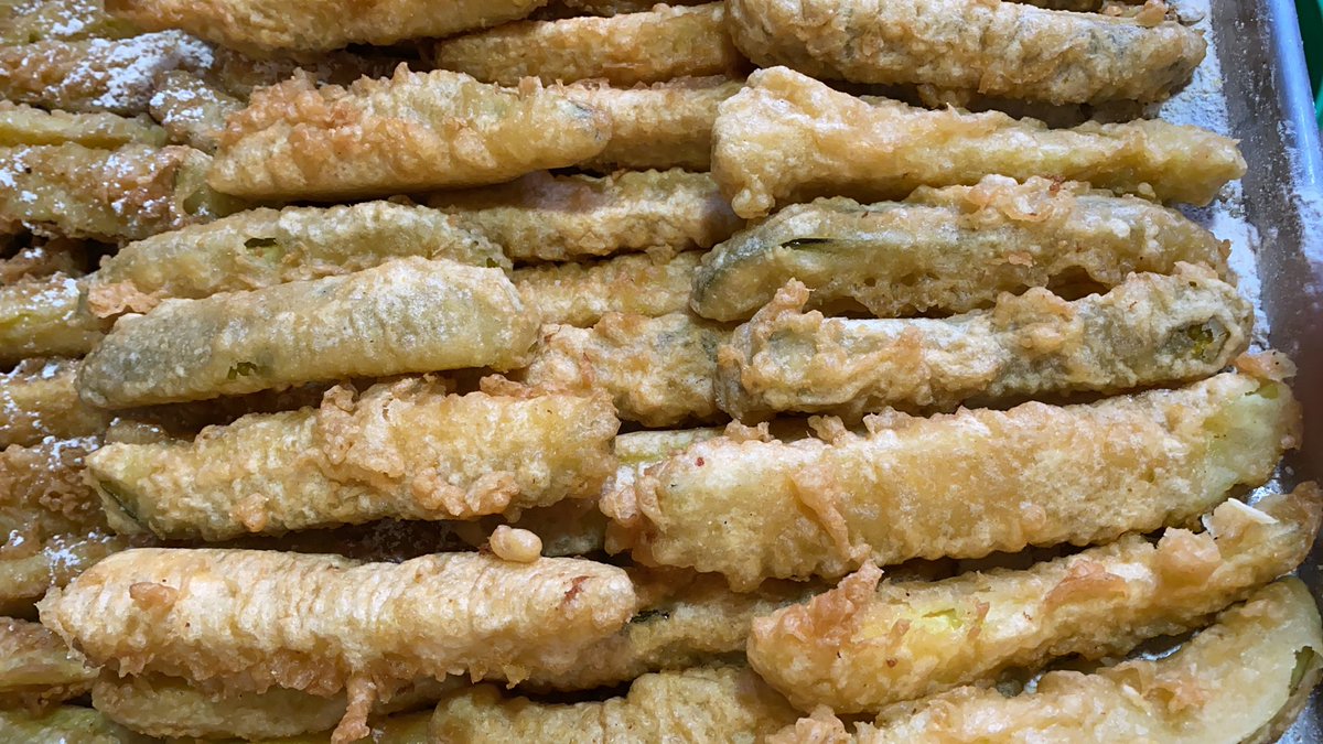 MahonysFoodTrk's tweet photo. Fry pickles crispy outside juicy inside https://t.co/PjTqpZ9RBM