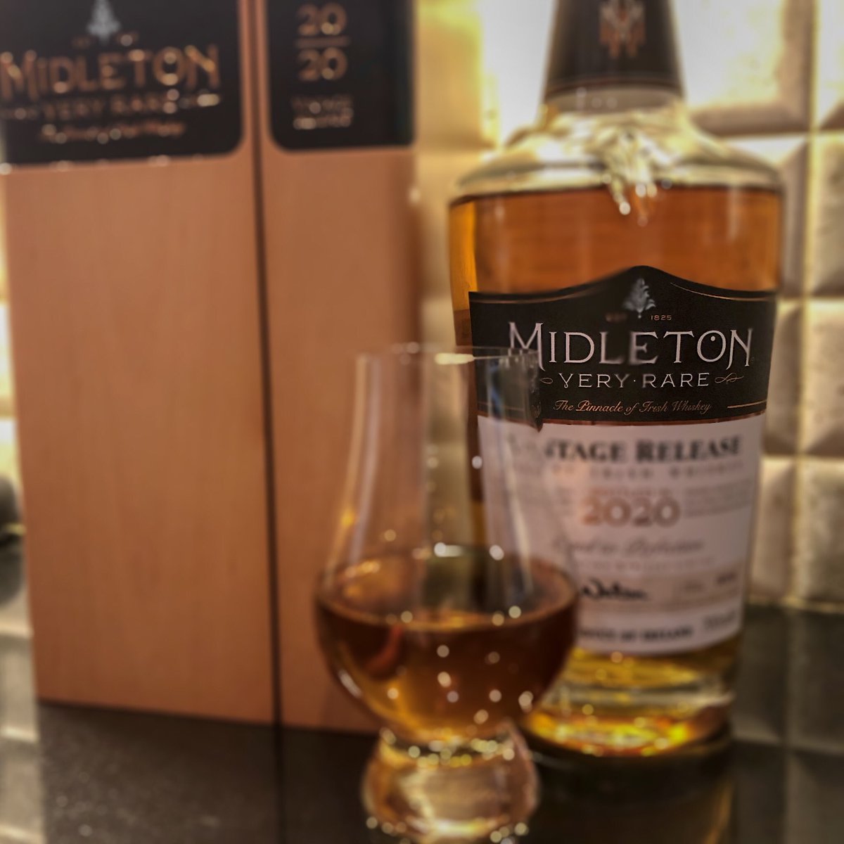 CaskMeNicely's tweet photo. A drop of Midleton Rare tonight for my #fridaynightdram to celebrate the birth of my daughter today! An exceptional whiskey to celebrate such a momentous occasion @midletonvrare #midletonwhiskey #midletonveryrare #midletondistillery #whiskey #whisky #thepinnacleofirishwhiskey https://t.co/zmVyUBM29G