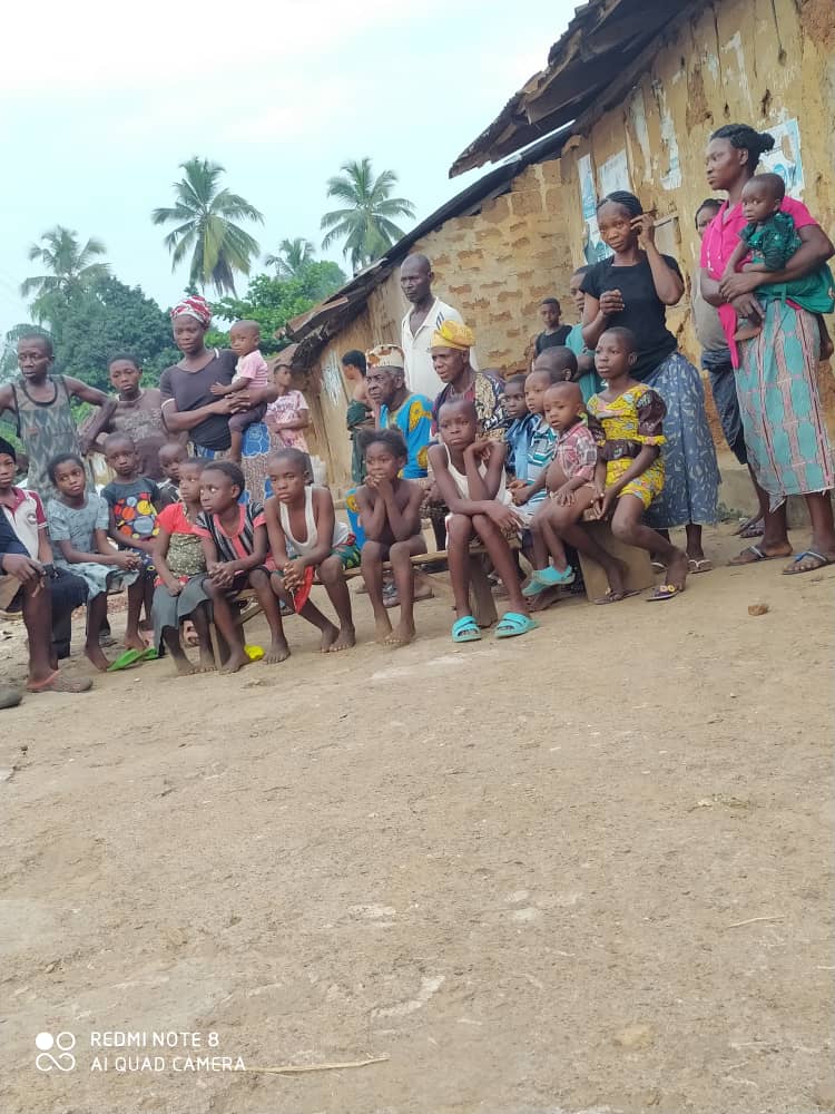 ruralsupportng's tweet photo. Today, Rural Support Foundation visited Ipoba Ojomu community in Idanre LGA, where we spent time with the children and shared gifts in commemoration of the @UN World Children Day.
#WorldChildrensDay2020
#RuralToTheWorld
#R2TW
#FeedAChild
#ZeroHunger https://t.co/atYXFxAjdK