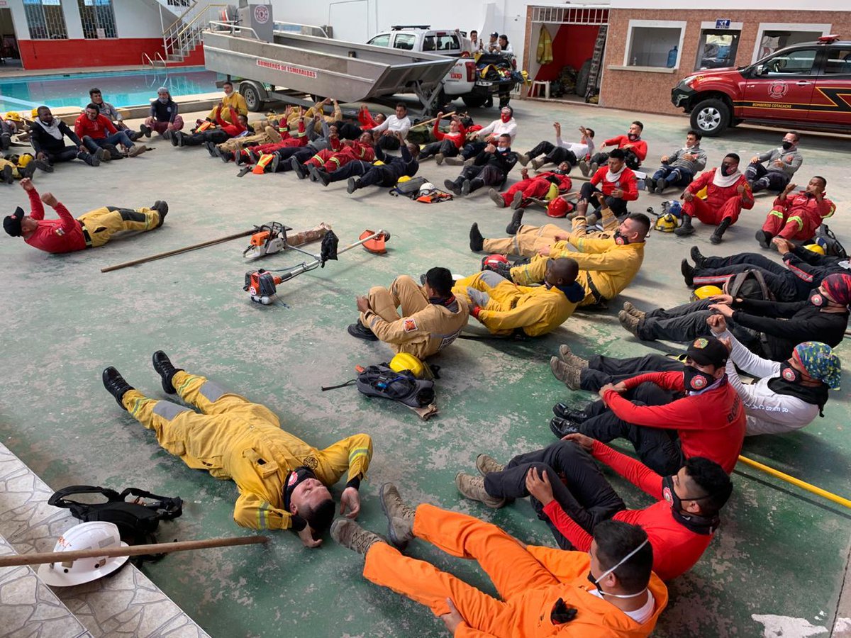 Riesgos_Ec's tweet photo. #Esmeraldas | Subsecretario de Preparación y Respuesta, @diegorvallejoa, lidera el Curso Técnico en Incendios forestales (BRIF), avalado por @Riesgos_Ec y @BomberosSD, con instructores de los Cuerpos de Bomberos de Cotacachi y Otavalo. #EcuadorPrevenido #ElFuegoNoEsJuego https://t.co/VkcmHTx3LW