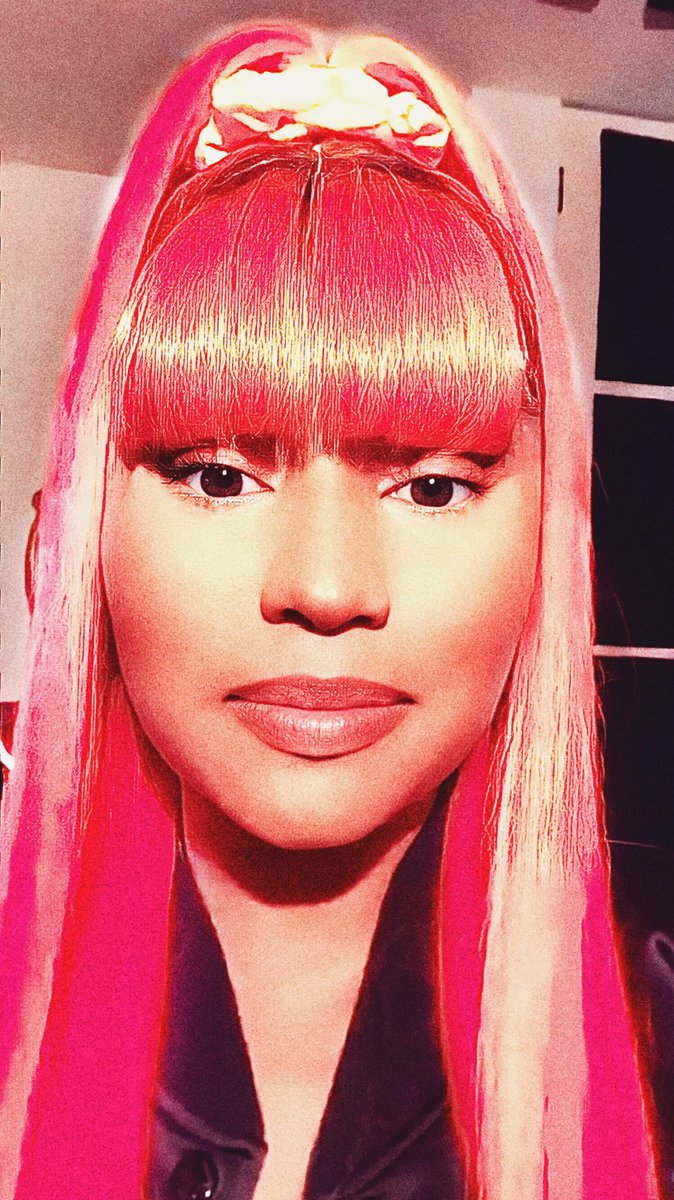 barbeyhive89's tweet photo. @mirajslut I fixeddd!!!#PinkFriday #PinkFriday10YearAnniversary https://t.co/hQ4FvATb4n