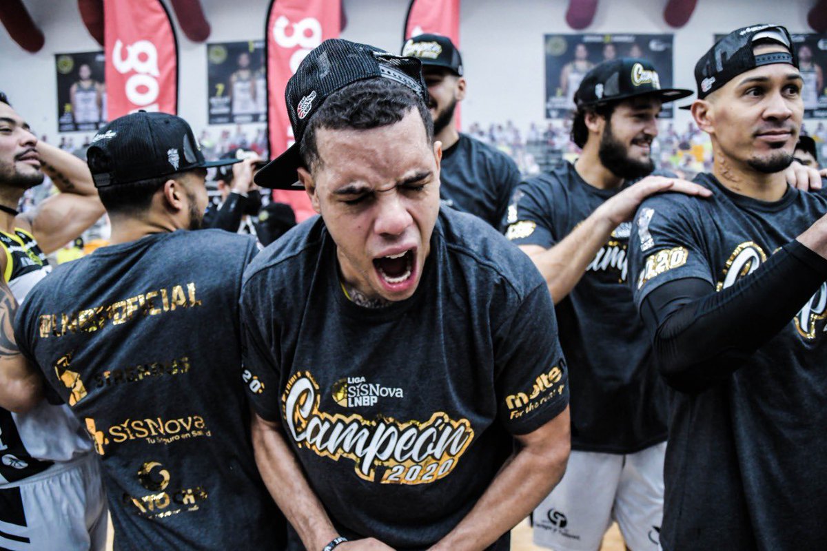 bejarano02's tweet photo. Woke up a 2 time champion!! 🏆🏆
This season has been tough with injuries and very different conditions but we pulled together as a team and made it happen! https://t.co/ovPDt6eDTz