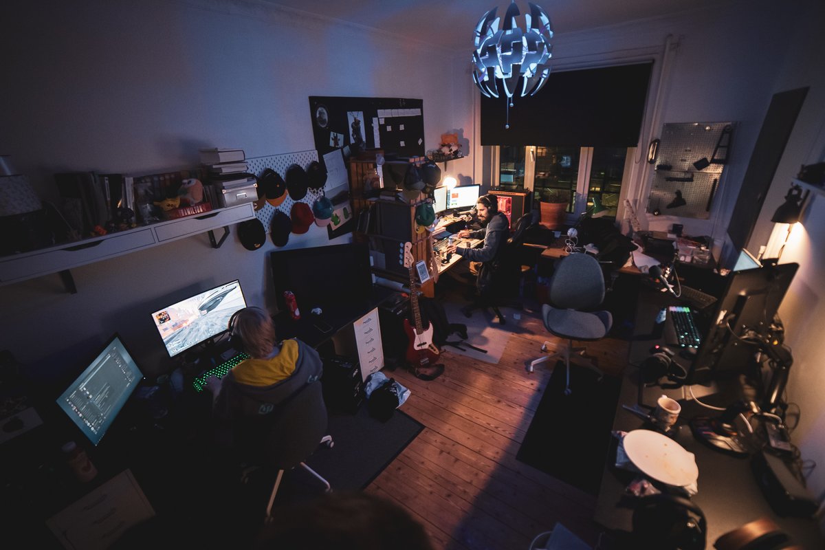 Jakob_Hammer's tweet photo. Day one is Tech Issues day!
6 hours have passed. We are still trying to set up the project file..... At least we have beer?
#mycreatejamfall2020 #createjamfall2020 #createjam #TeamZeroEffort https://t.co/eiEjcgGWVX