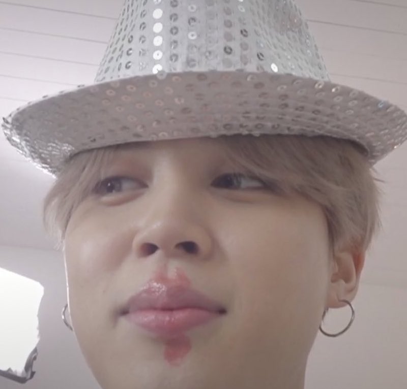 bitiesxileno's tweet photo. Jimin quería ser la rupertina 👁👄👁 https://t.co/GKD5NDfdPf