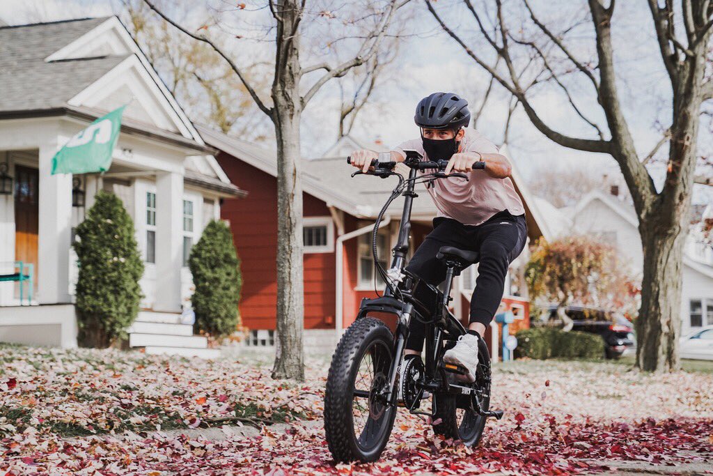 AventonBikes's tweet photo. THAT FRIDAY FEELING! ⚡️😎

@AdrianPeterson @jasoncabinda @DannyAmendola @LBStenberg 

#AventonBikes #SinchSeason https://t.co/AP5SPAKszW