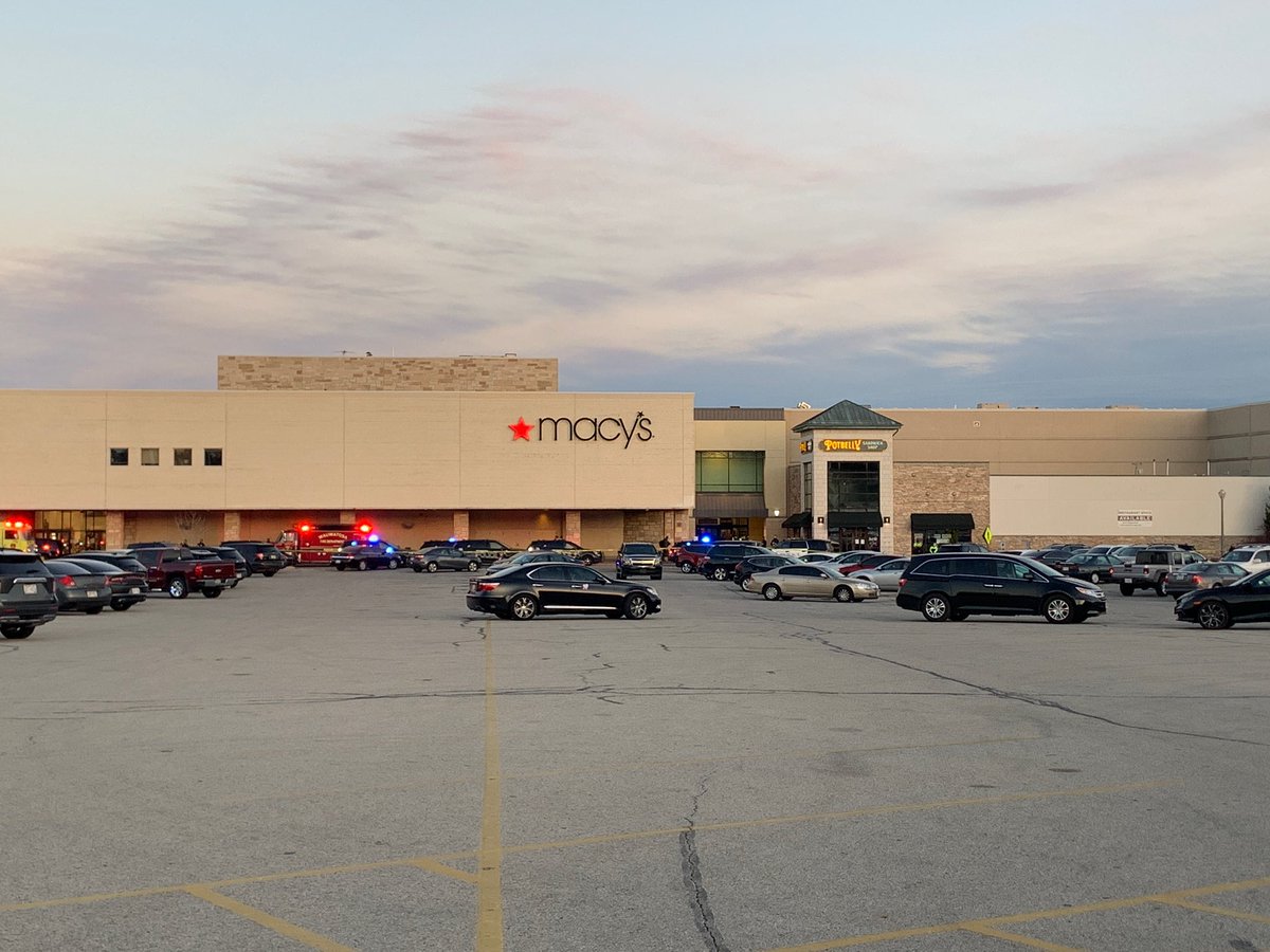 ArchesNews's tweet photo. An active shooter has been reported at Mayfair Mall. A witness says that her niece is still inside as she works in Champs. She said that she heard eight rounds of fire outside of Macy’s. Stay tuned for more updates. https://t.co/EJ9eVdlVOx