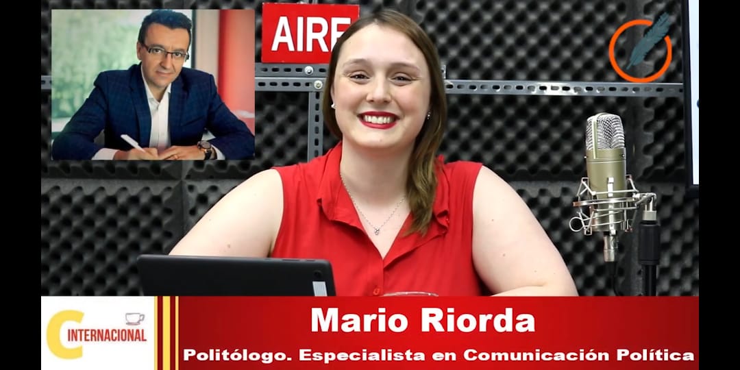 CafeRadioFM's tweet photo. Jueves ☕🌎
@musto_vic entrevistó a @marioriorda sobre 🇵🇪🇧🇷
#BelenCarruba repasó el acuerdo comercial en Asia, el FMI en 🇦🇷 y las 1ras medidas de Arce en 🇧🇴
#FlorenciaGuzman trajo un 🎬sobre 🇩🇰 Borgen.
Con #VictoriaThompson en la producción y #NataliaCaneva en la difusión https://t.co/82JKde4zGR