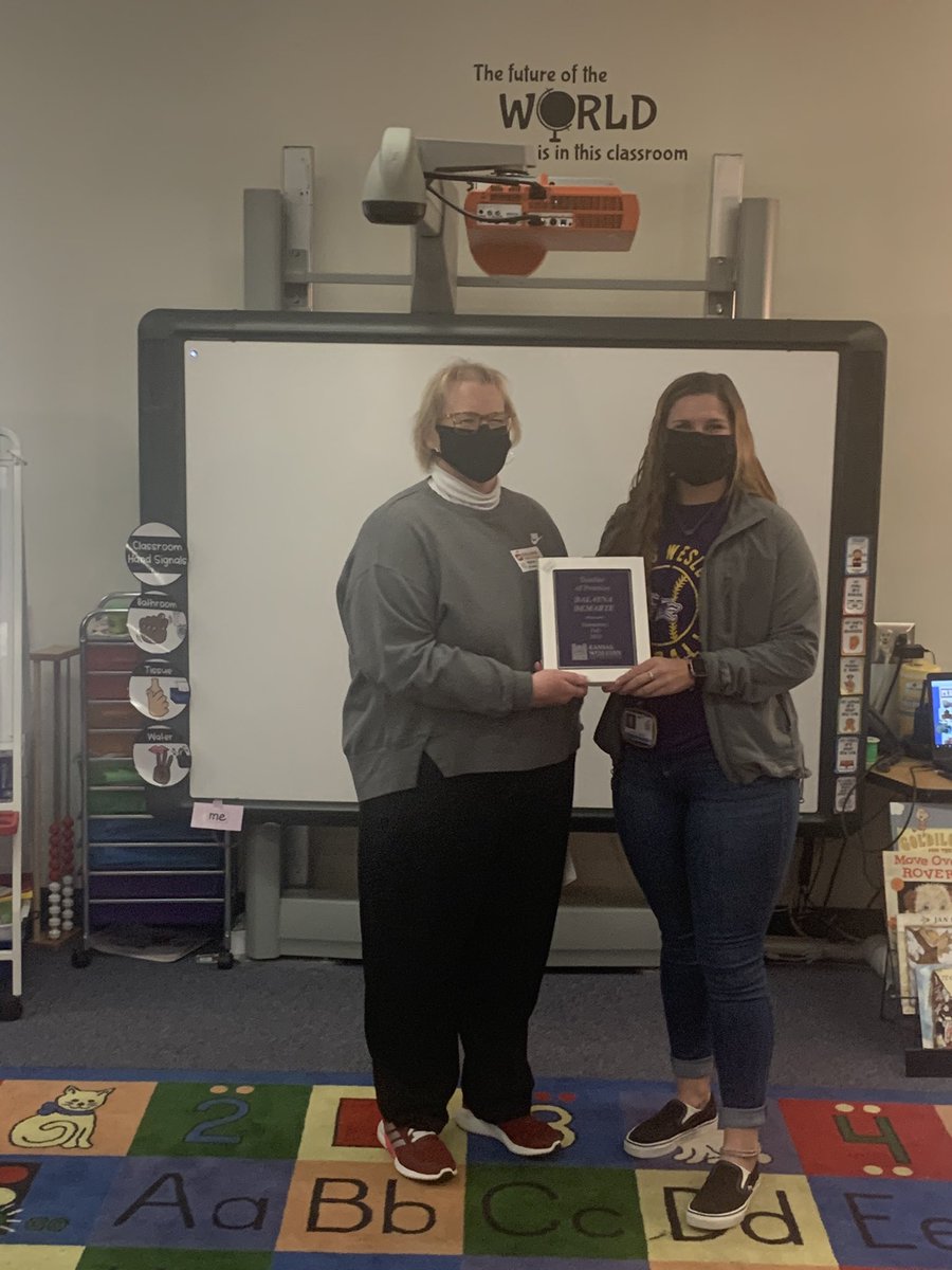 WeAreCottonwood's tweet photo. Congrats to @CW_Steele’s student teacher Miss DeMarte on her Teacher of Promise Award! #Why305 #CWCommunity https://t.co/CzBM3bBaVS