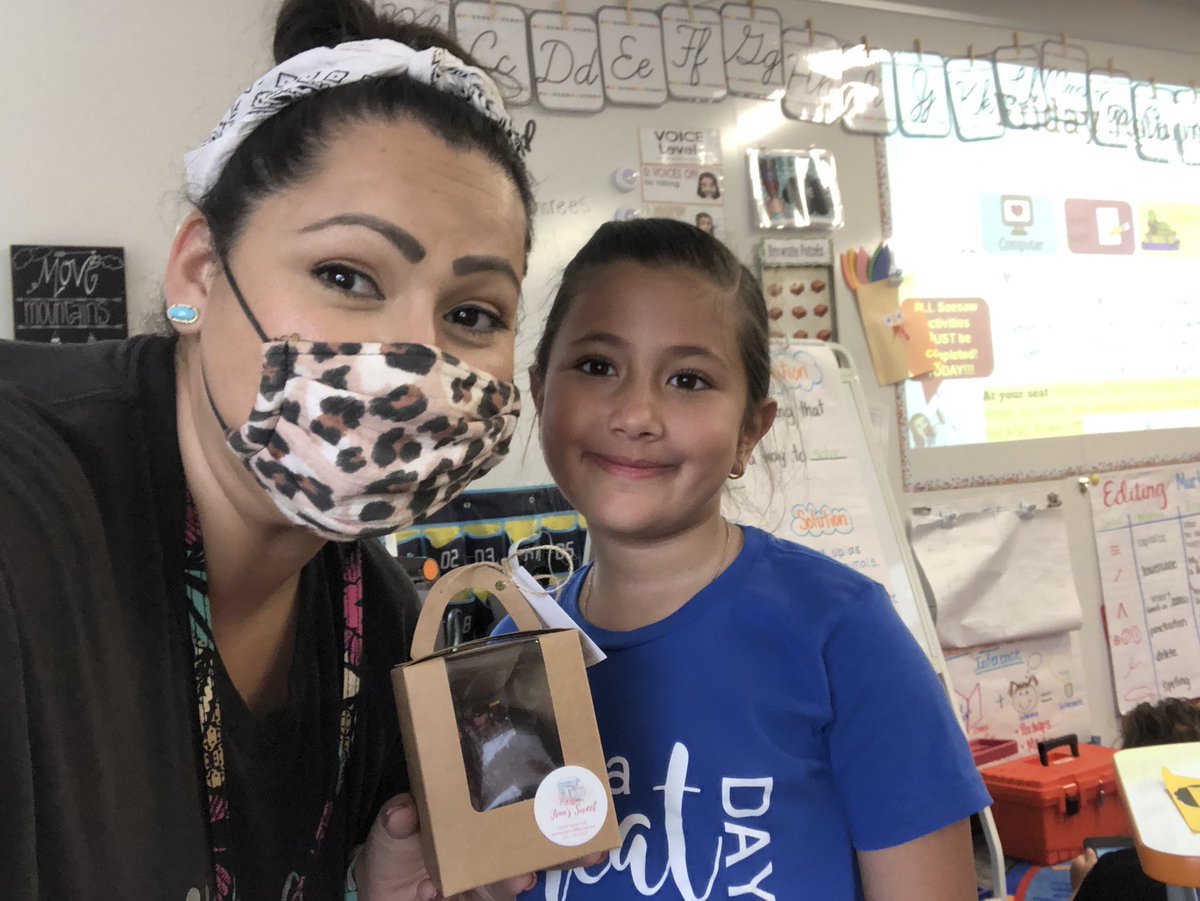 MrsNavarro_CE's tweet photo. Beyond blessed! I have some of the most thoughtful students and families! Happy Thanksgiving!!! ๐ฆ๐ฝ #CEexpress #Thankful https://t.co/yga8G2UxSw