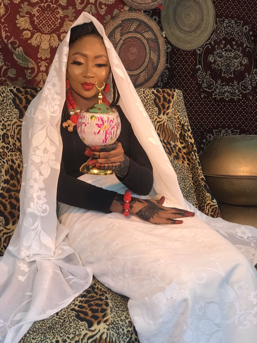 HRClassicEvent1's tweet photo. While we await the professional pictures, here is what happened at the henna party organized for the #DoubleWeddingTale cc @saadatbibire @Kwara247 https://t.co/Y5ESetc9iu