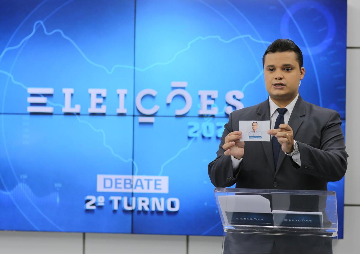 tnh1tv's tweet photo. Voltamos daqui a pouco para o quarto bloco de perguntas no #DebateTVPajuçara

Acompanhe por aqui
>>> https://t.co/9eDJTI1PKU https://t.co/yKqOen84E0