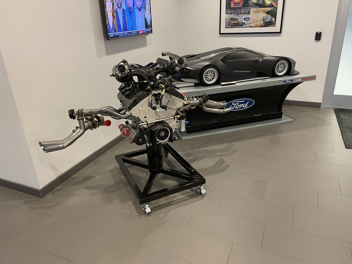 Here to check out some cool stuff from @FordPerformance and the lobby already has stuff that I could spend hours examining. https://t.co/mh1DcUJeOu
