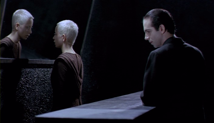 Κλέφτης ή Πραγματικότητα [Thief or Reality] - Antouanetta Angelidi, 2001