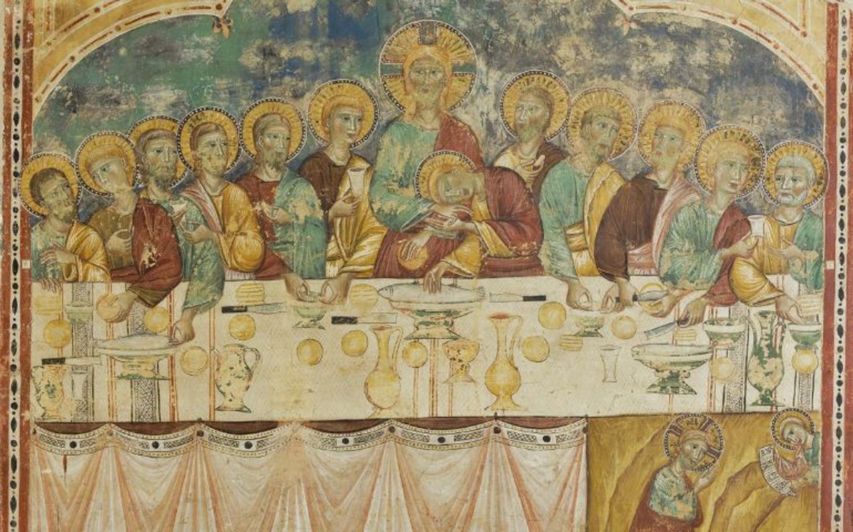 13/ This is just what we typically call “perspective”. Parallel lines in the object converge in the photo to a vanishing point at the horizon. In art, this became all the rage starting in 1300s. Here is the same scene, the last supper, before and during the Renaissance.