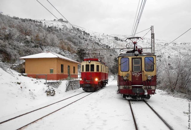 10/ Another nice feature of Genoa's rail transit system that survived until today is the 40km narrow gauge line to Casella, a curvy electrified line reaching inland across the mountains, opened in 1929.
